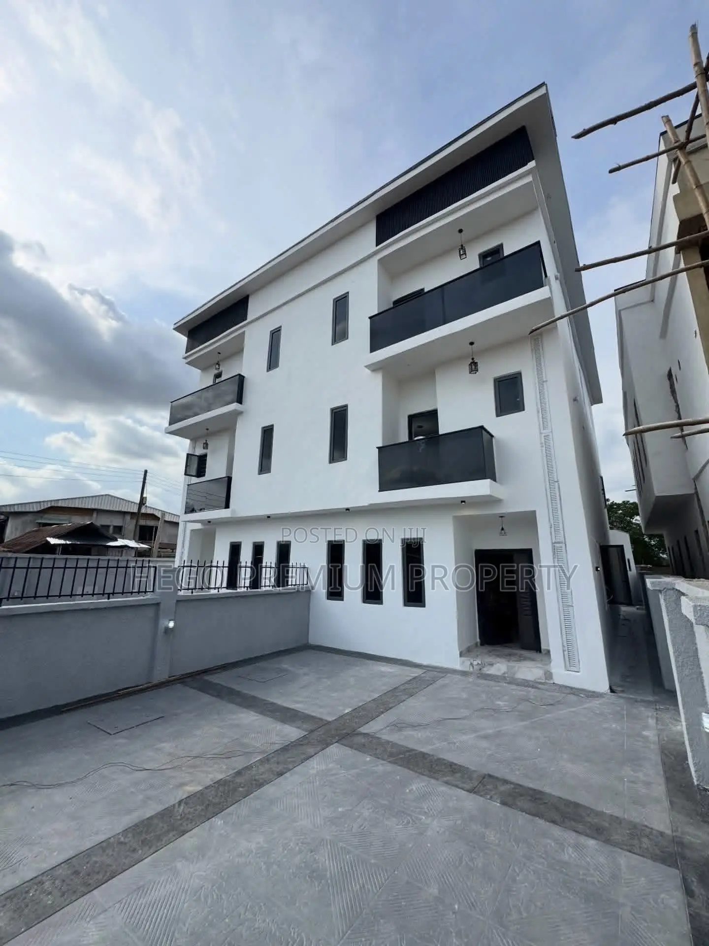 4bdrm Duplex in Woji Estate for sale