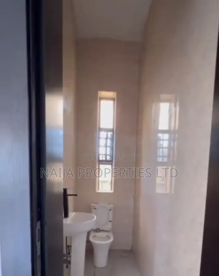 2bdrm Apartment in Lekki Scheme 2, Ajiwe for rent