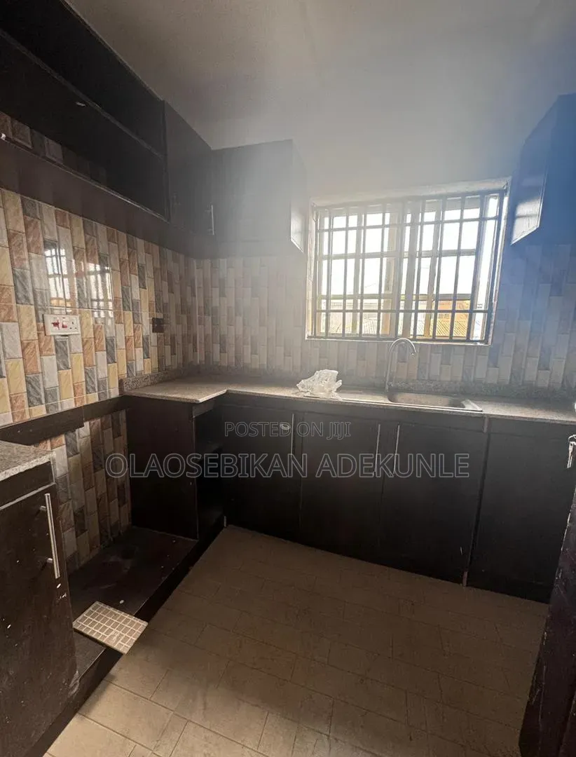 2bdrm Block of Flats in Akobo Estate for rent