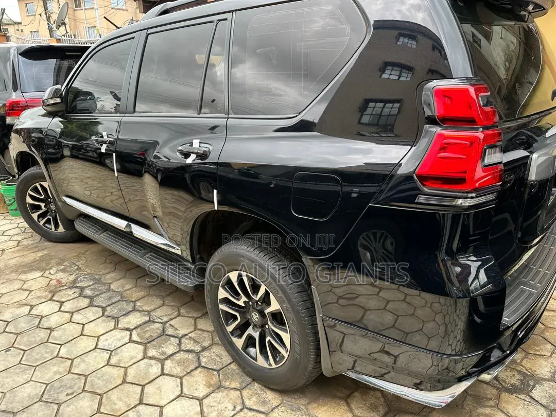 Toyota Land Cruiser Prado 2022 Black