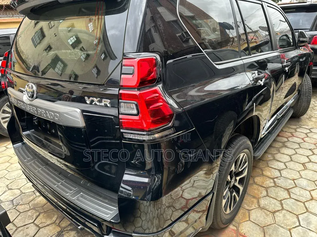 Toyota Land Cruiser Prado 2022 Black