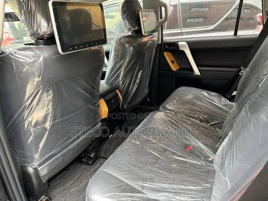 Toyota Land Cruiser Prado 2022 Black