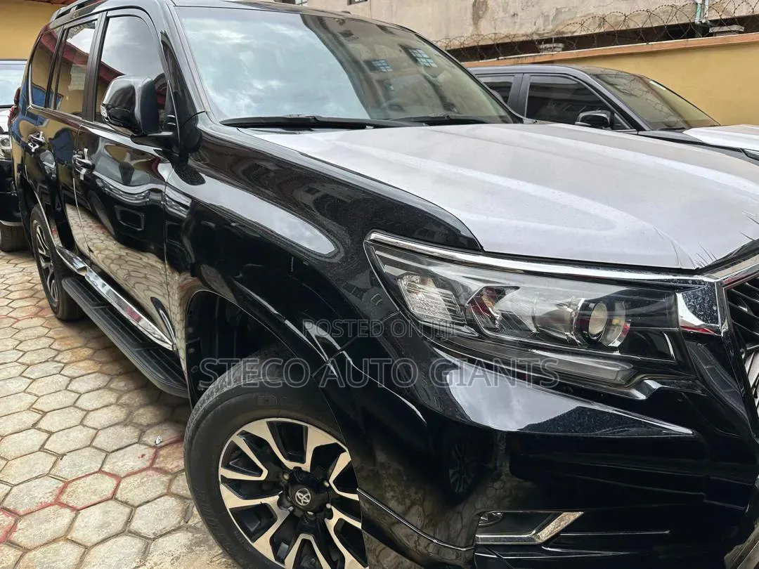 Toyota Land Cruiser Prado 2022 Black