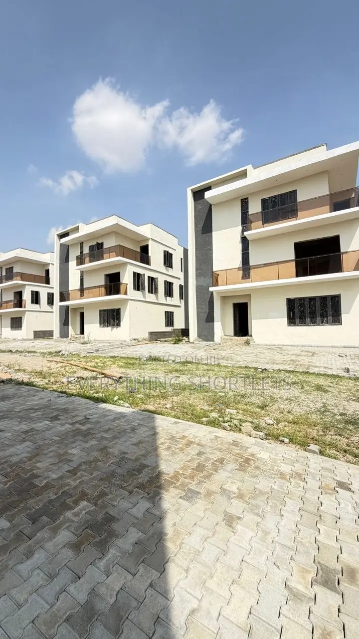 6bdrm Duplex in Guzape District for sale