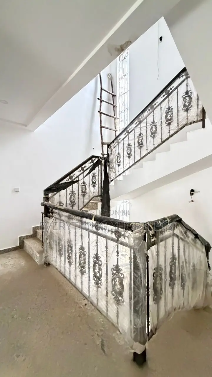 6bdrm Duplex in Guzape District for sale
