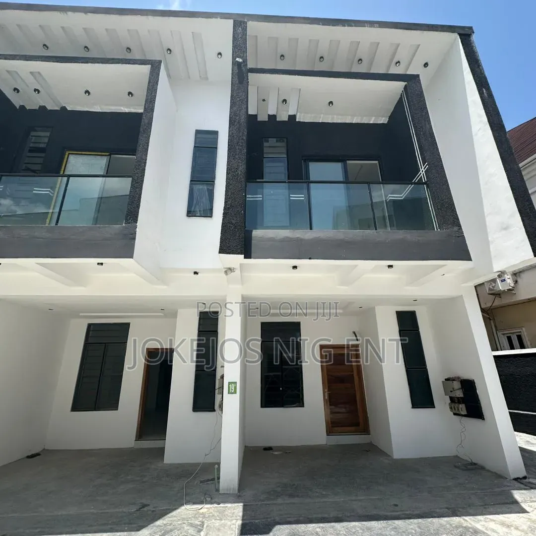 4bdrm Townhouse/Terrace in Ikota, Chevron for sale