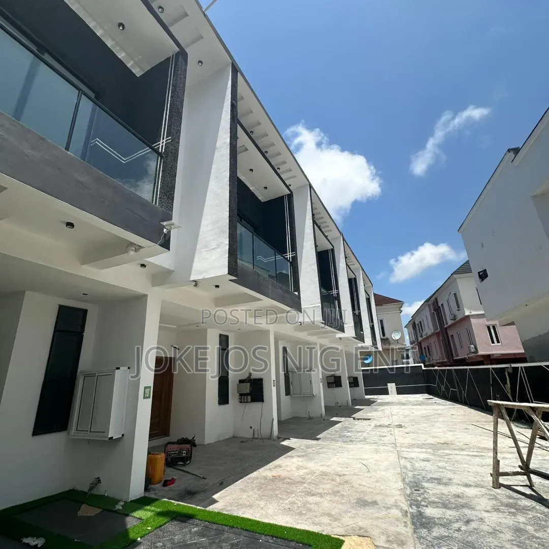 4bdrm Townhouse/Terrace in Ikota, Chevron for sale
