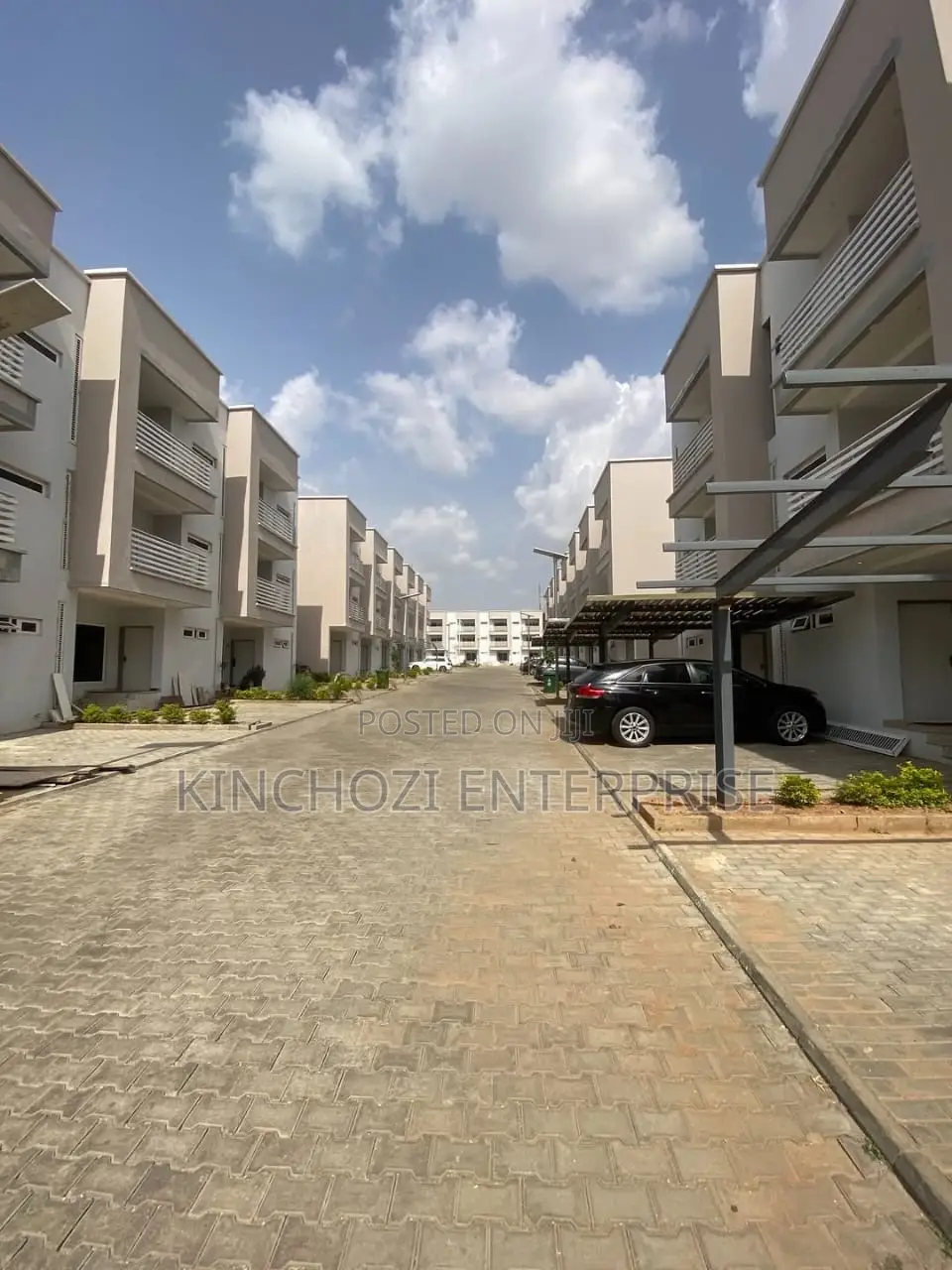 4bdrm Townhouse / Terrace in Utako for rent