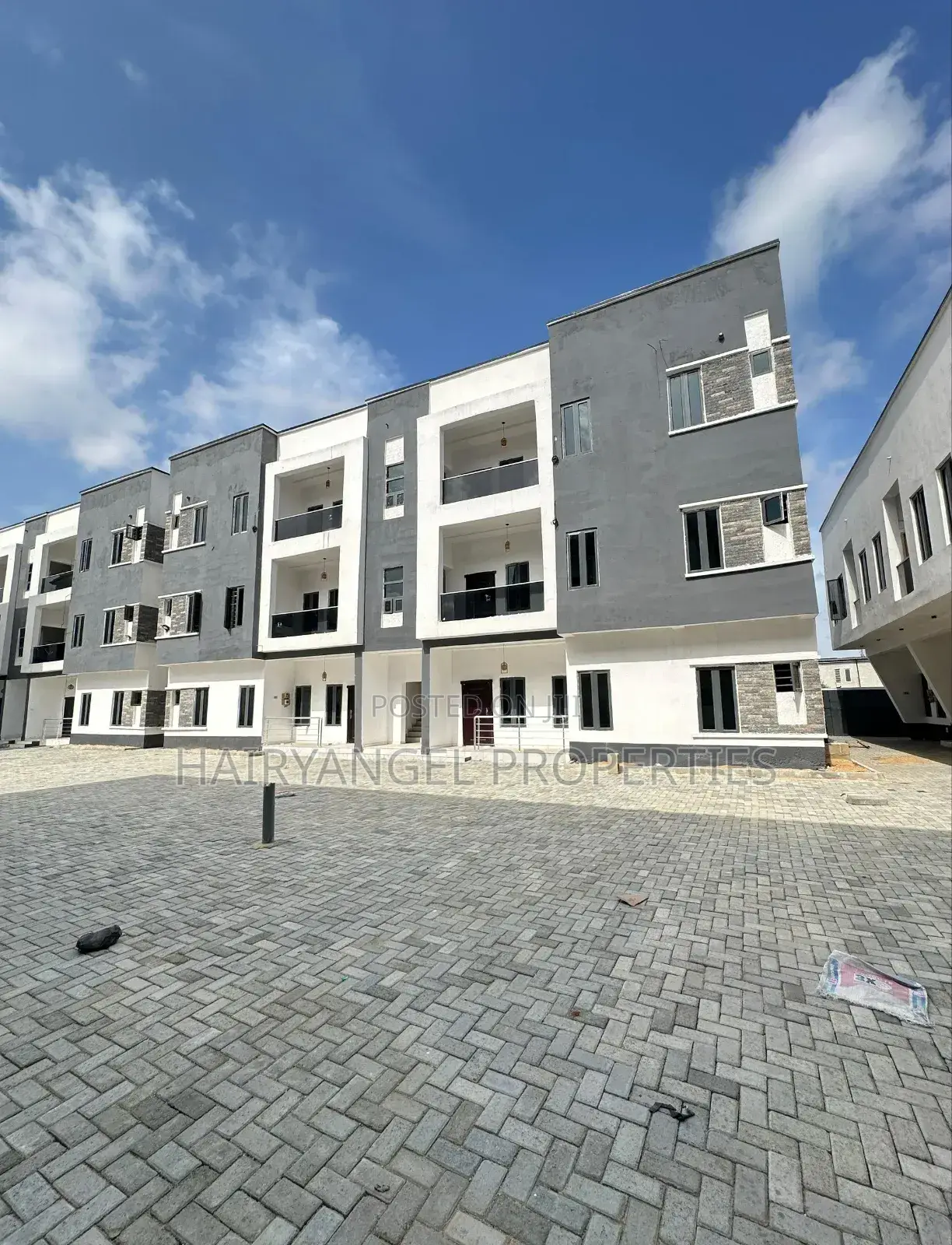 3bdrm Apartment in Ilaje / Lekki for sale