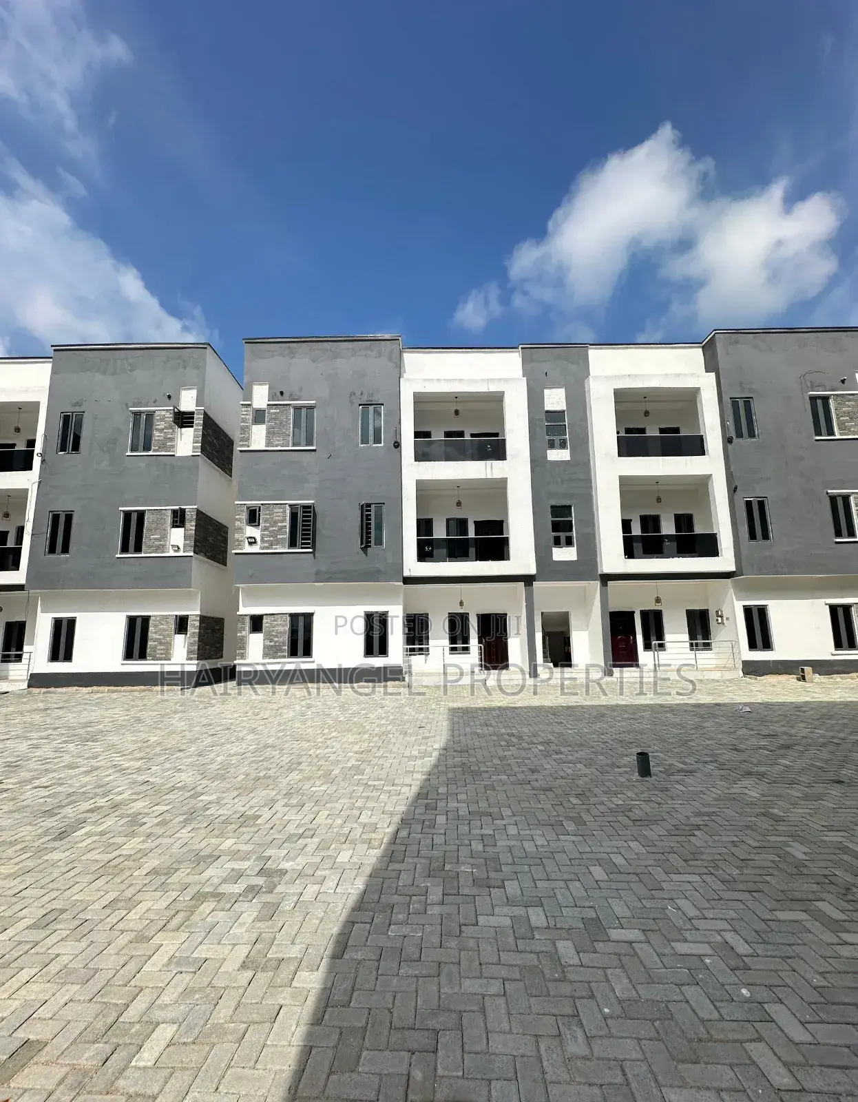 3bdrm Apartment in Ilaje / Lekki for sale