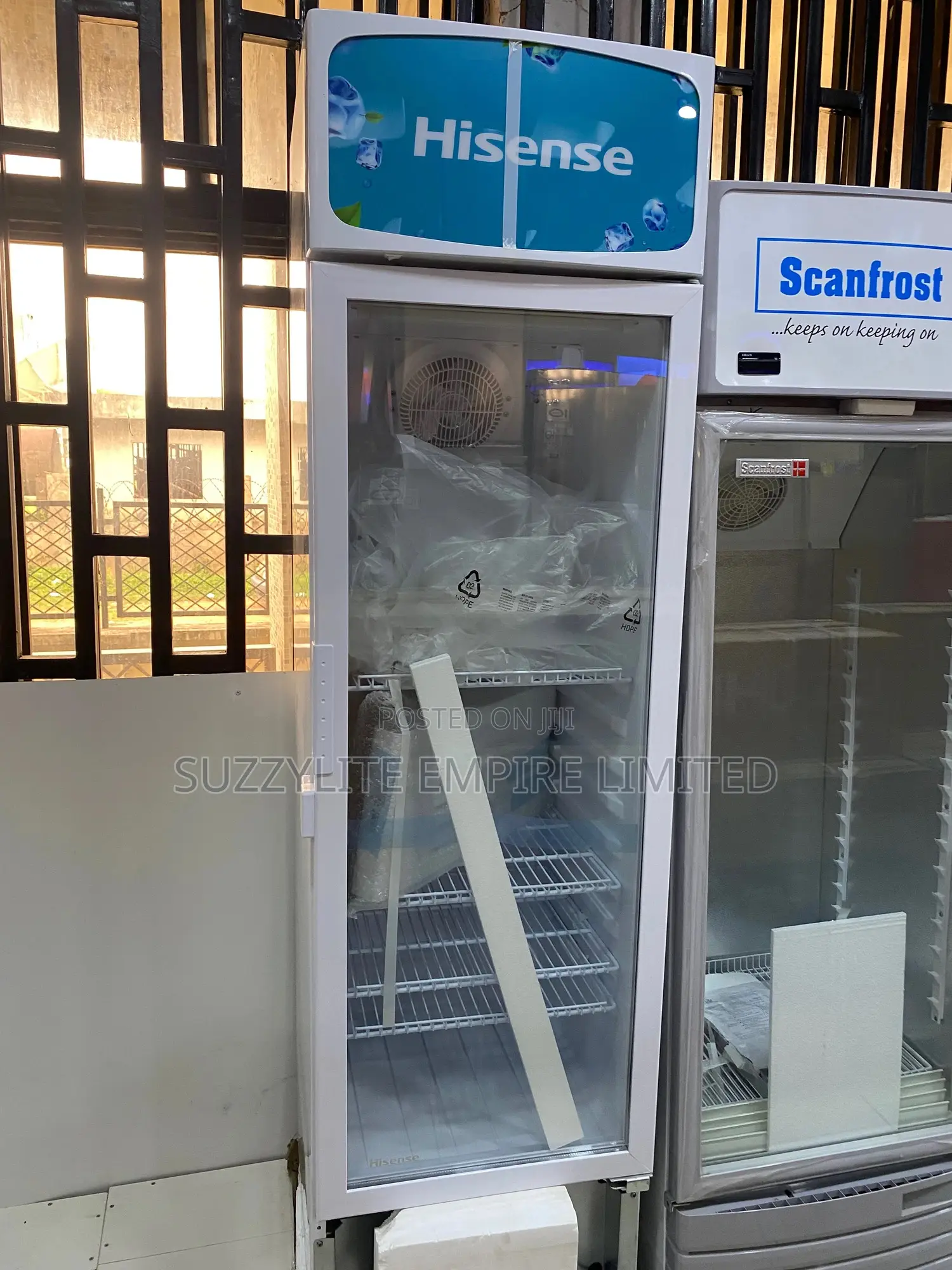 Hisense Display Showcase Fridge 282 Liters
