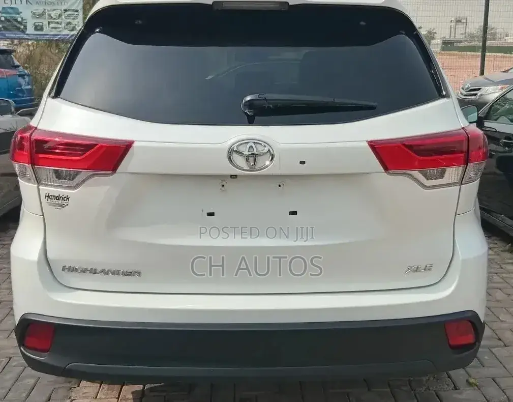Toyota Highlander XLE V6 4x2 (3.5L 6cyl 6A) 2016 Off white