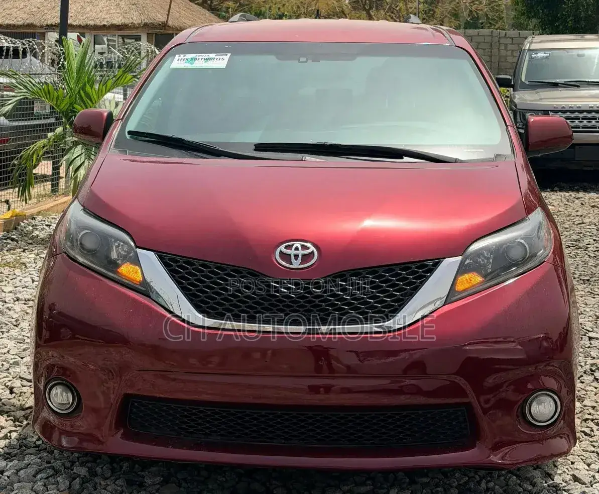 Toyota Sienna XLE Premium 8 Passenger (3.5L 6cyl 6A) 2016 Red