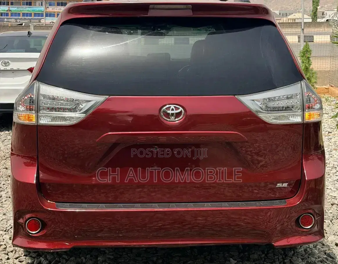 Toyota Sienna XLE Premium 8 Passenger (3.5L 6cyl 6A) 2016 Red