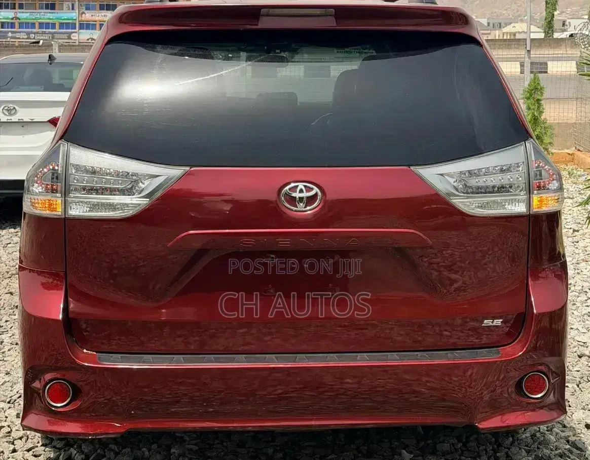 Toyota Sienna XLE Premium 8 Passenger (3.5L 6cyl 6A) 2016 Red