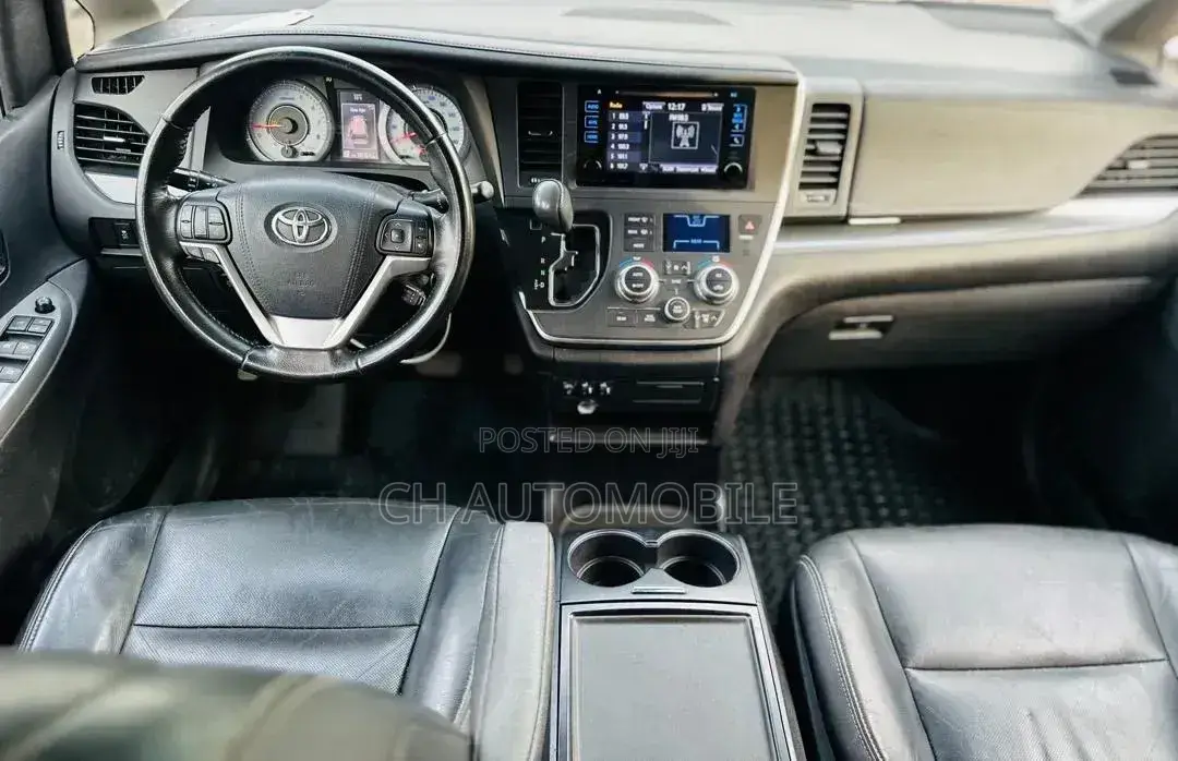 Toyota Sienna XLE Premium 8 Passenger (3.5L 6cyl 6A) 2016 Red