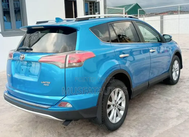 Toyota RAV4 LE AWD (2.5L 4cyl 6A) 2016 Blue