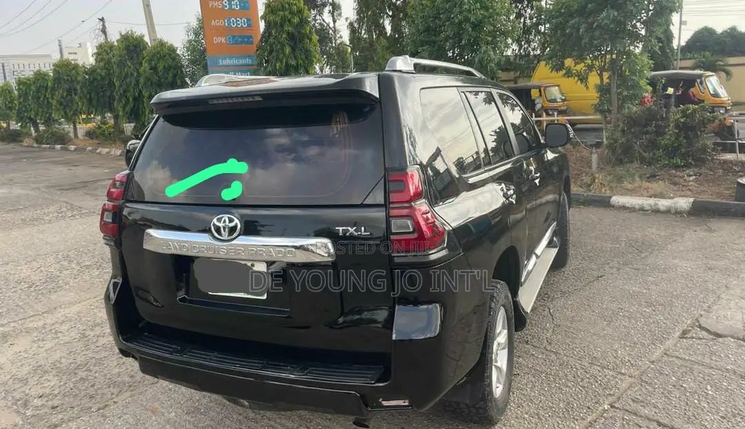 Toyota Land Cruiser Prado 2023 Black