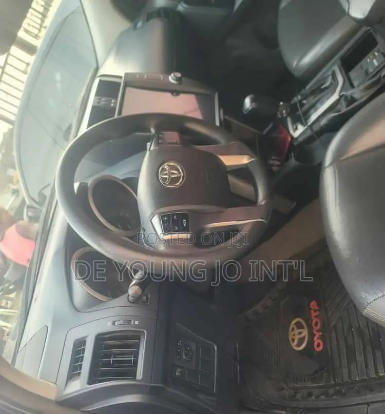 Toyota Land Cruiser Prado 2023 Black