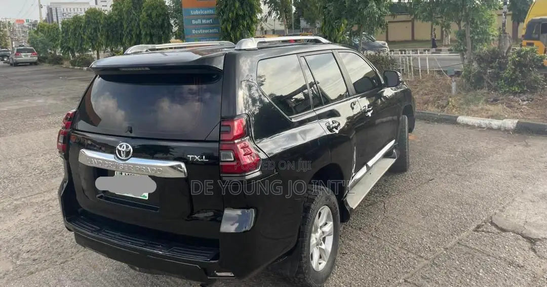 Toyota Land Cruiser Prado 2023 Black