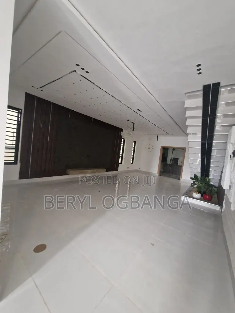 5bdrm Duplex in Ado / Ajah for sale