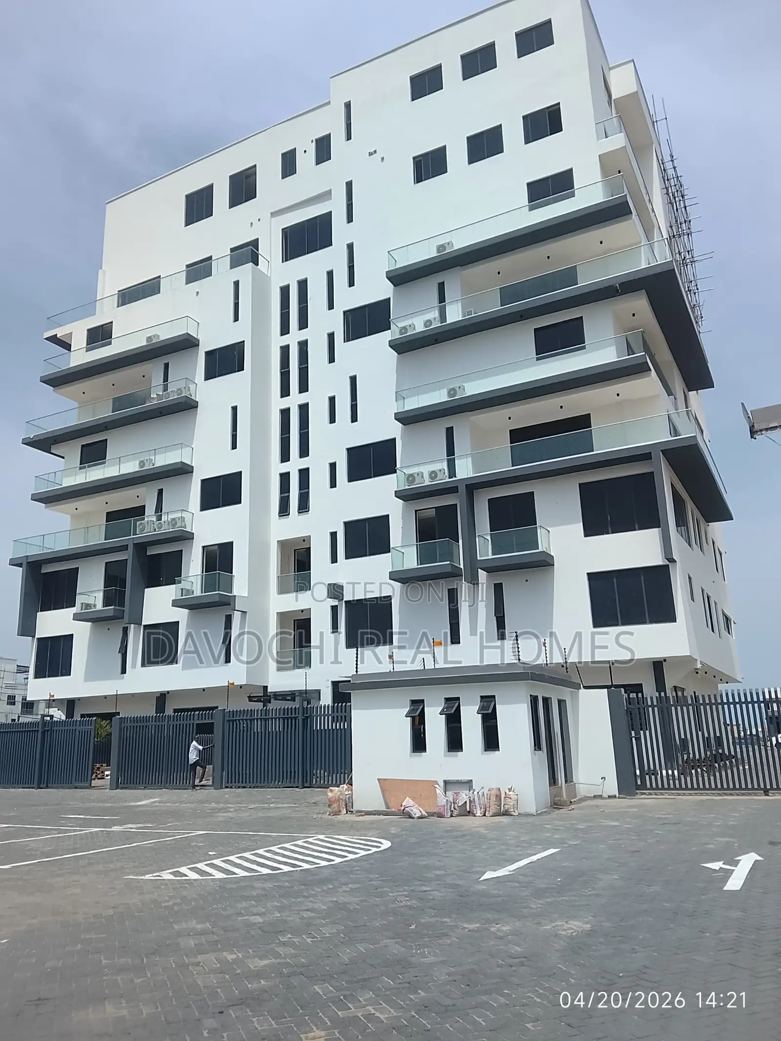 4bdrm Duplex in Banana Island for rent