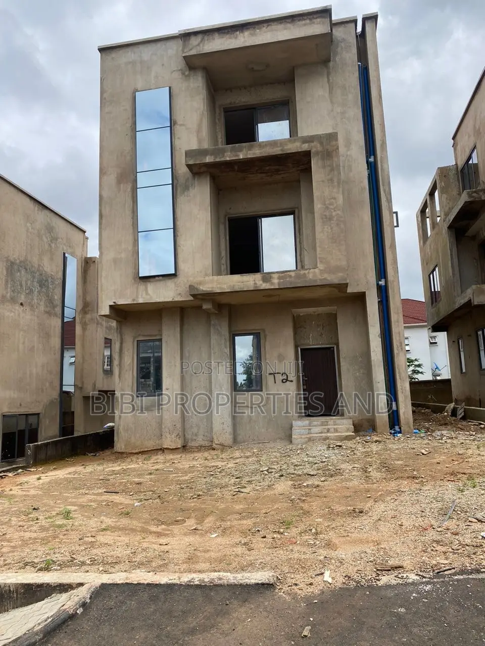 4bdrm Duplex in Gwarinpa for sale