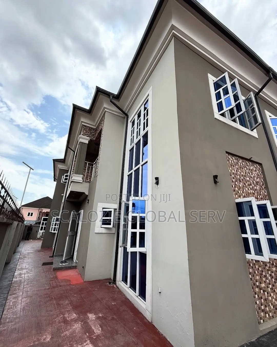 6bdrm Duplex in Farm Road 2 Elizou for sale