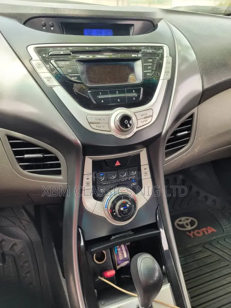 Hyundai Elantra GLS 2011 Off white