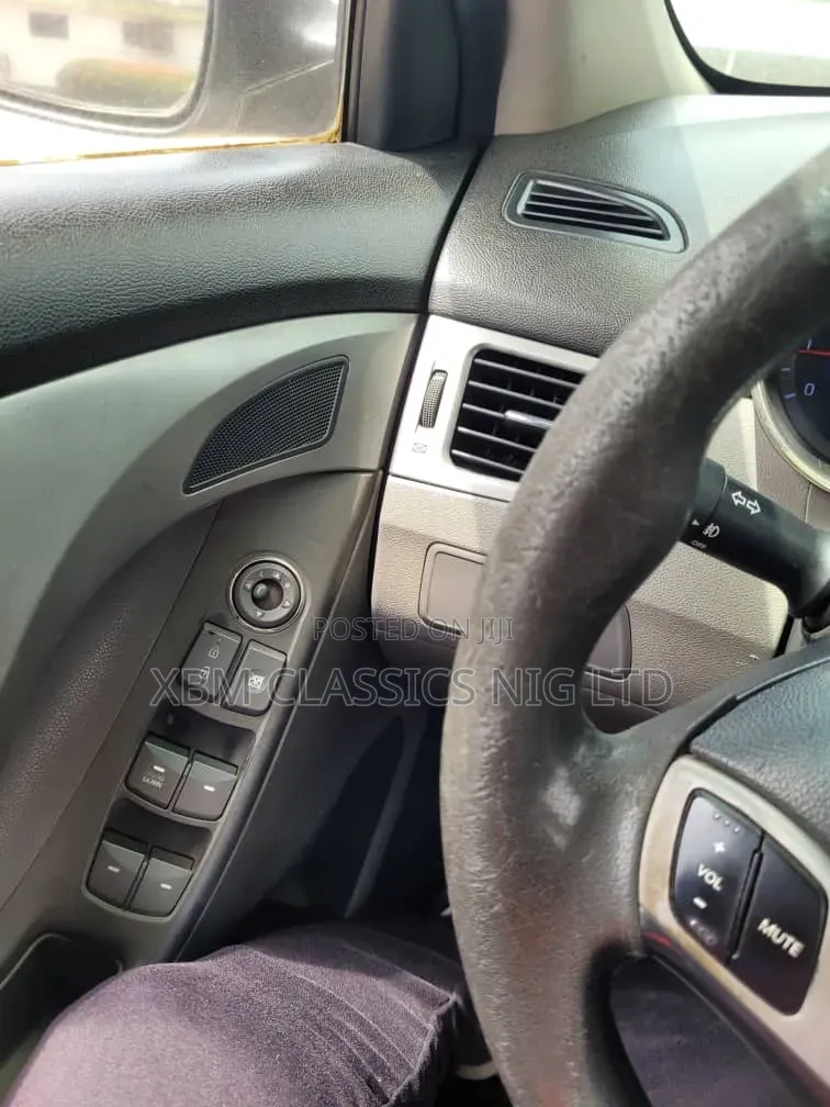 Hyundai Elantra GLS 2011 Off white