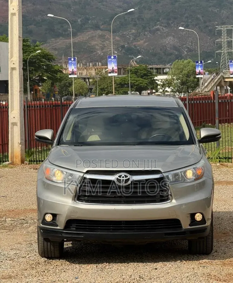Toyota Highlander 2015 Gold