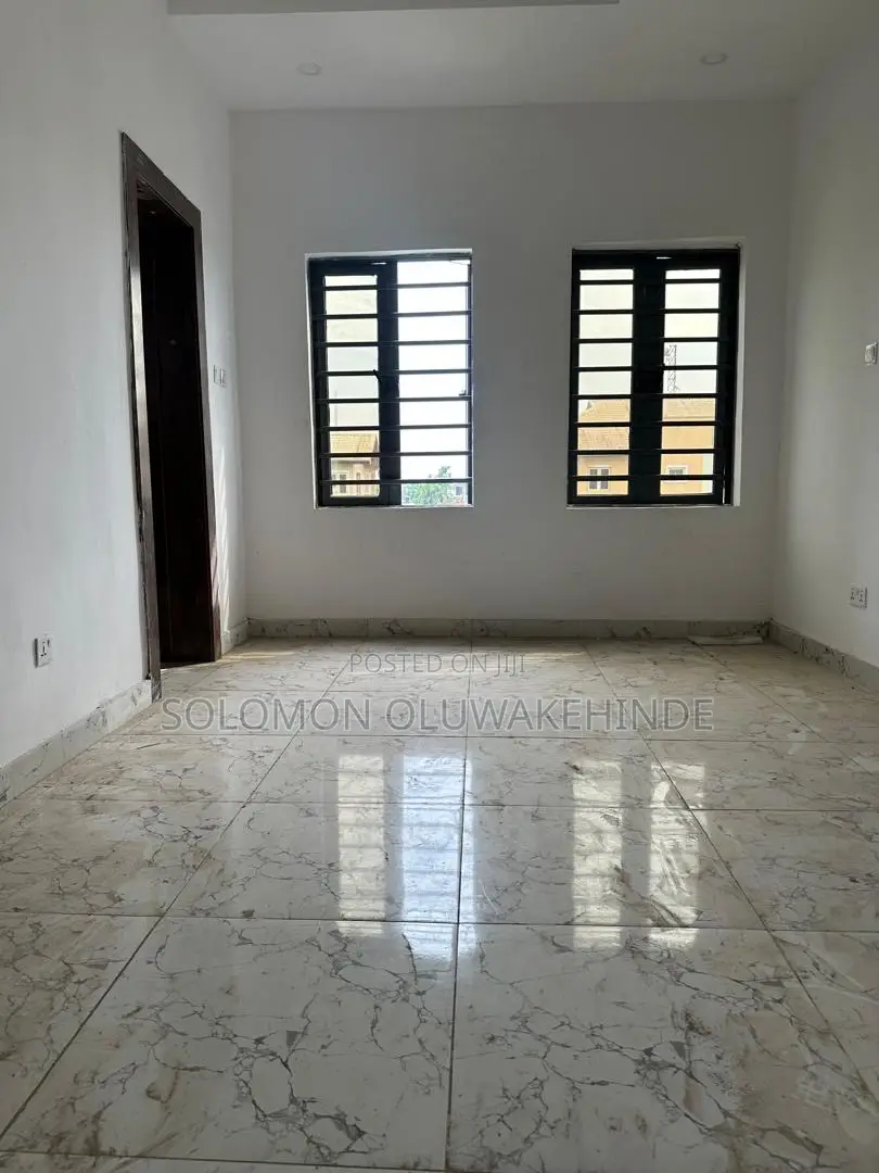 3bdrm Block of Flats in Ikeja Gra for sale