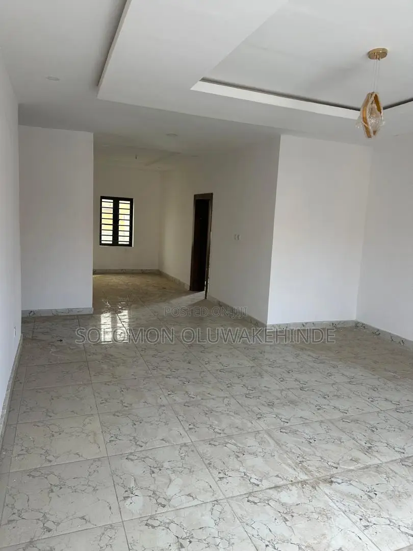 3bdrm Block of Flats in Ikeja Gra for sale