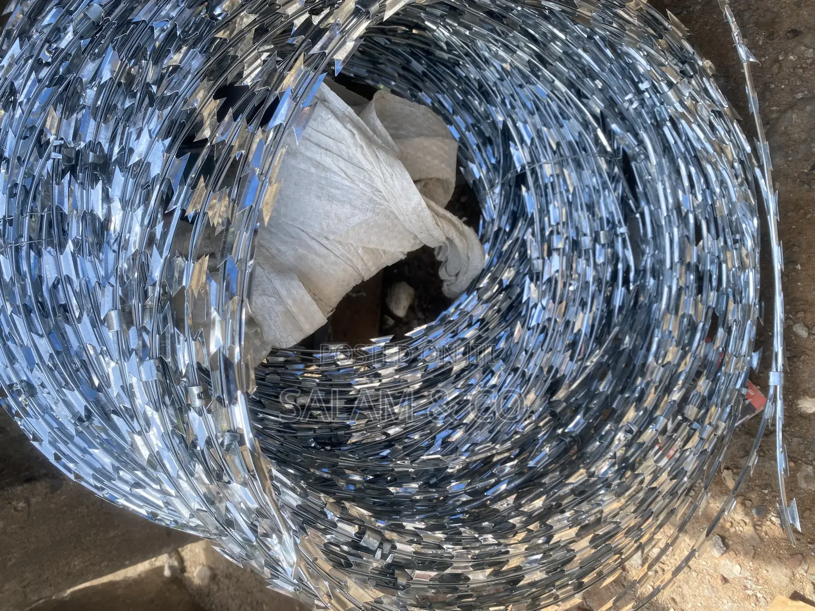 Heavy-Duty Concertina Razor Wire/ Barbed Wire - For High Security