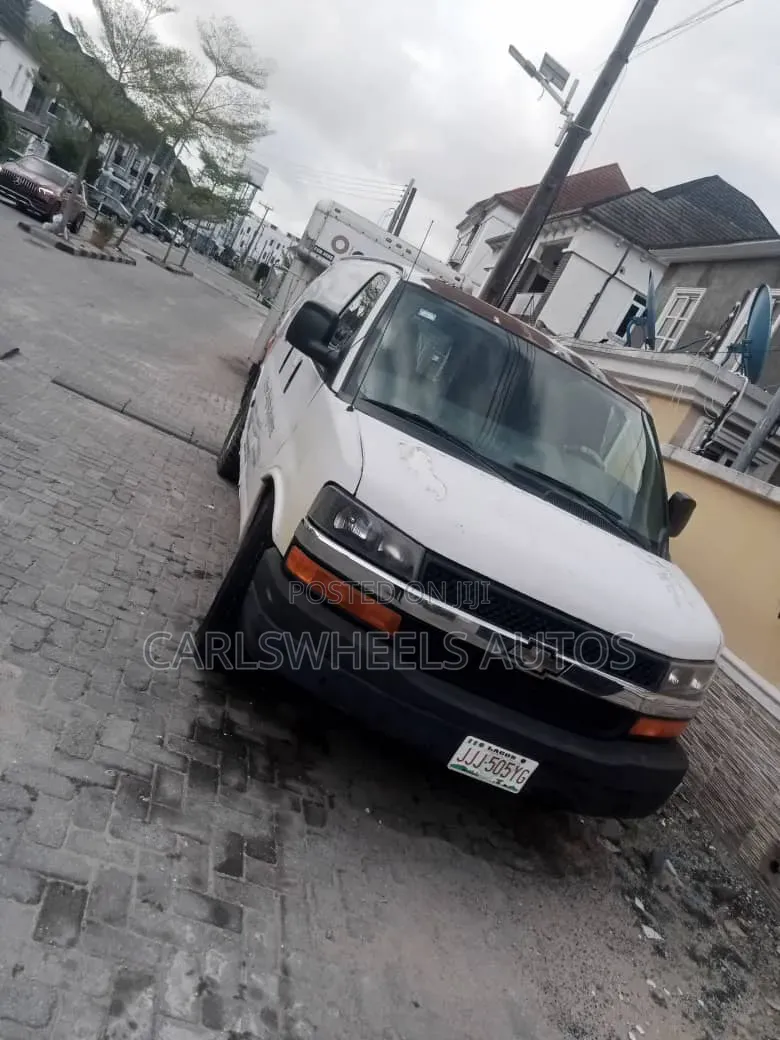 Chevrolet Shcool Bus 2010 White