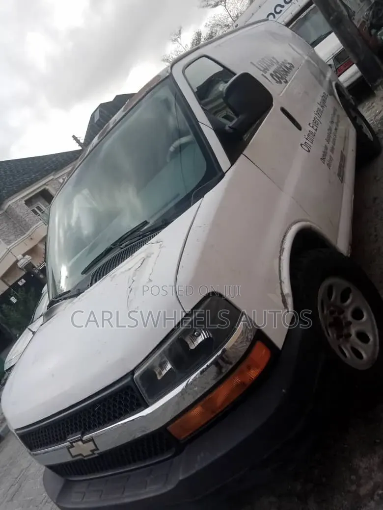 Chevrolet Shcool Bus 2010 White