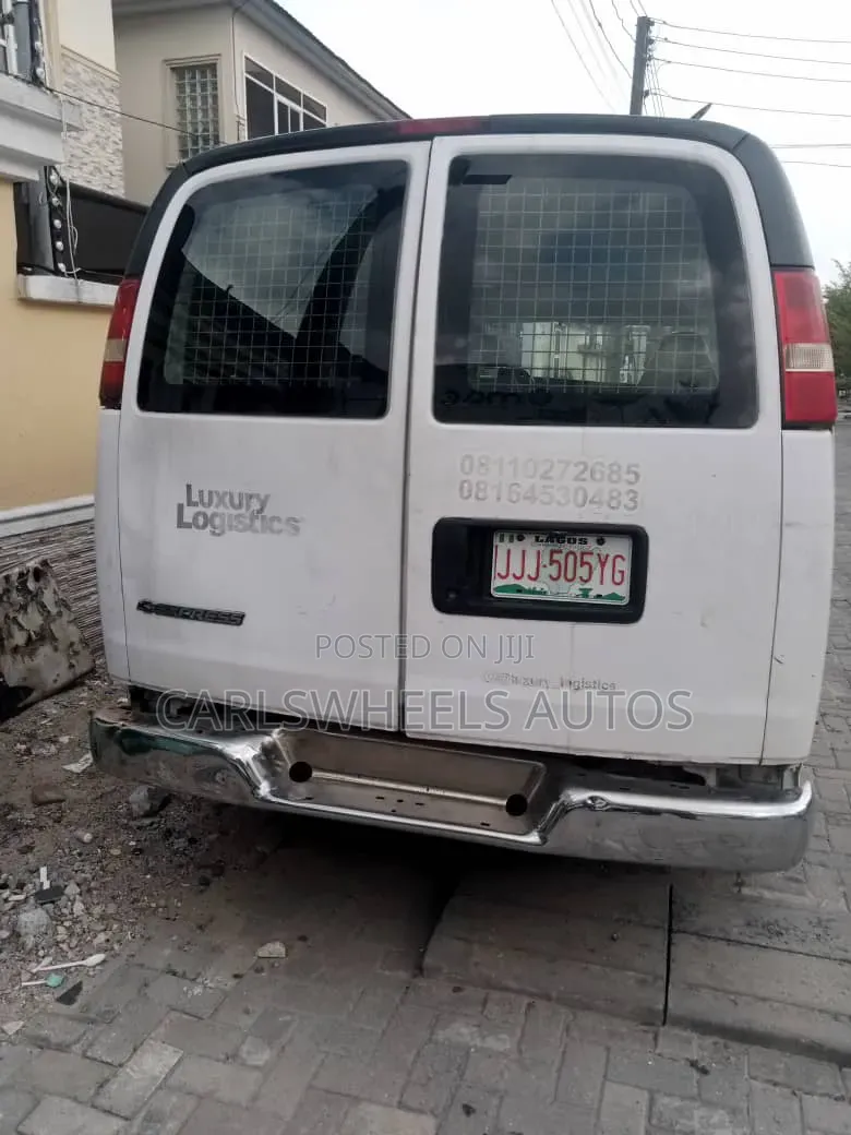 Chevrolet Shcool Bus 2010 White