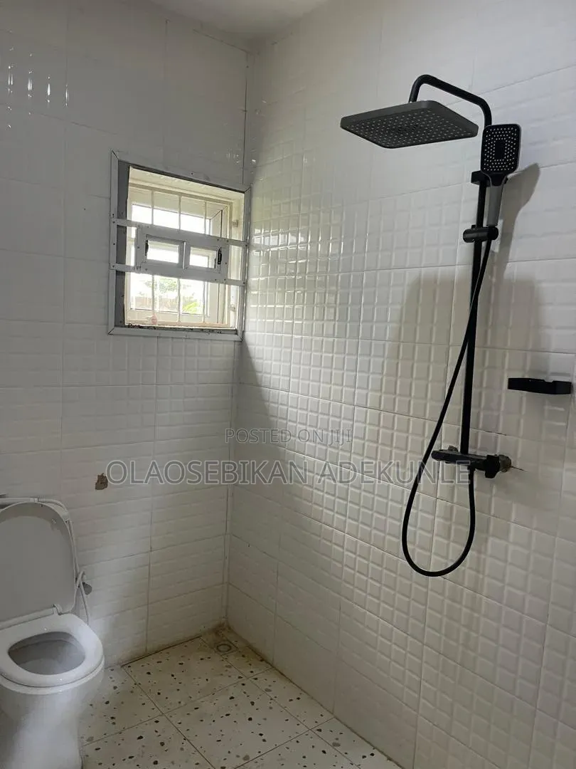 3bdrm Bungalow in Diamond Estate, Akobo for rent