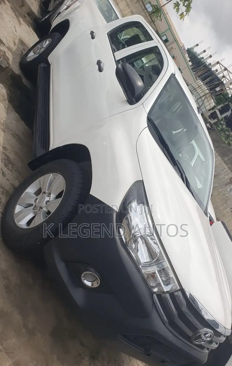 Toyota Hilux 2018 White