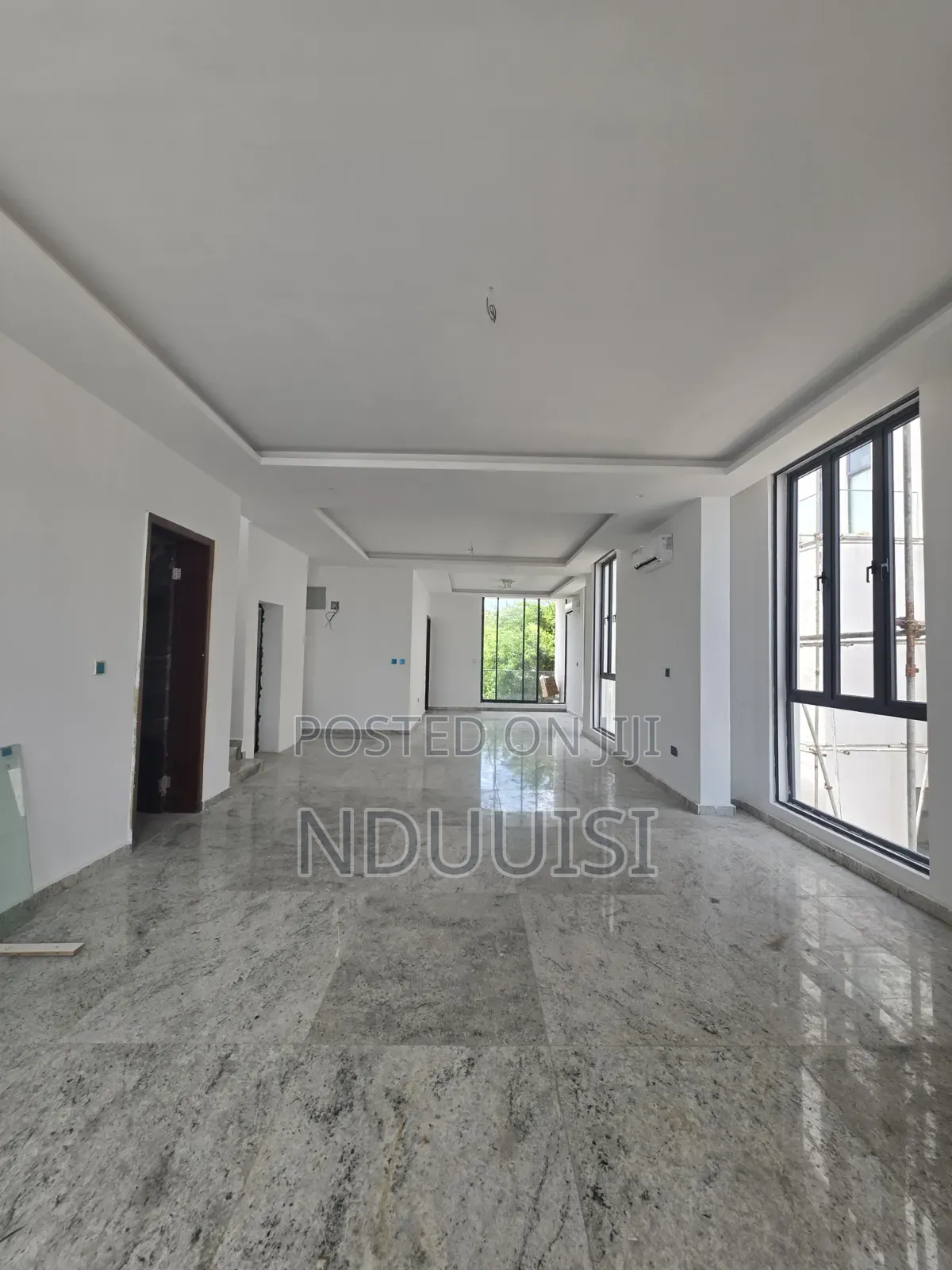 5bdrm Duplex in Banana Island for sale