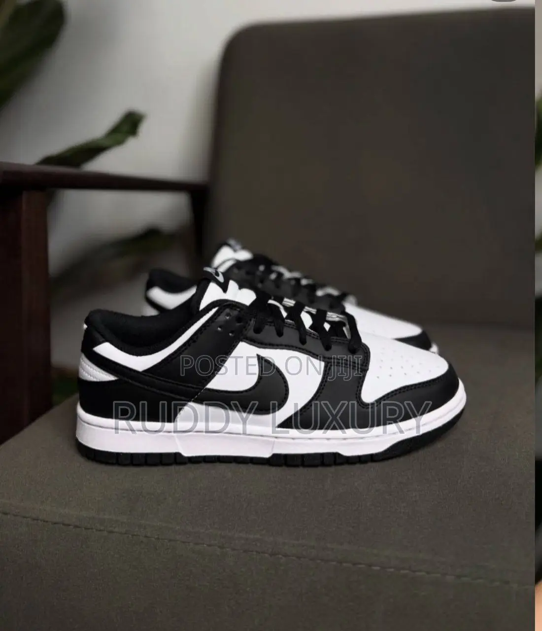 Nike Sb Dunk Low Pro Panda /Buy One Get a Free Sock
