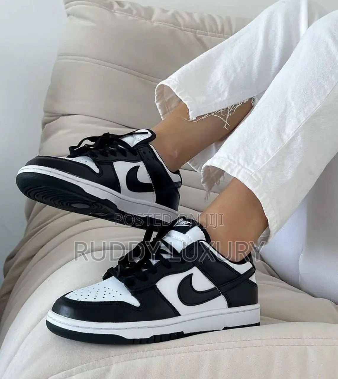 Nike Sb Dunk Low Pro Panda /Buy One Get a Free Sock