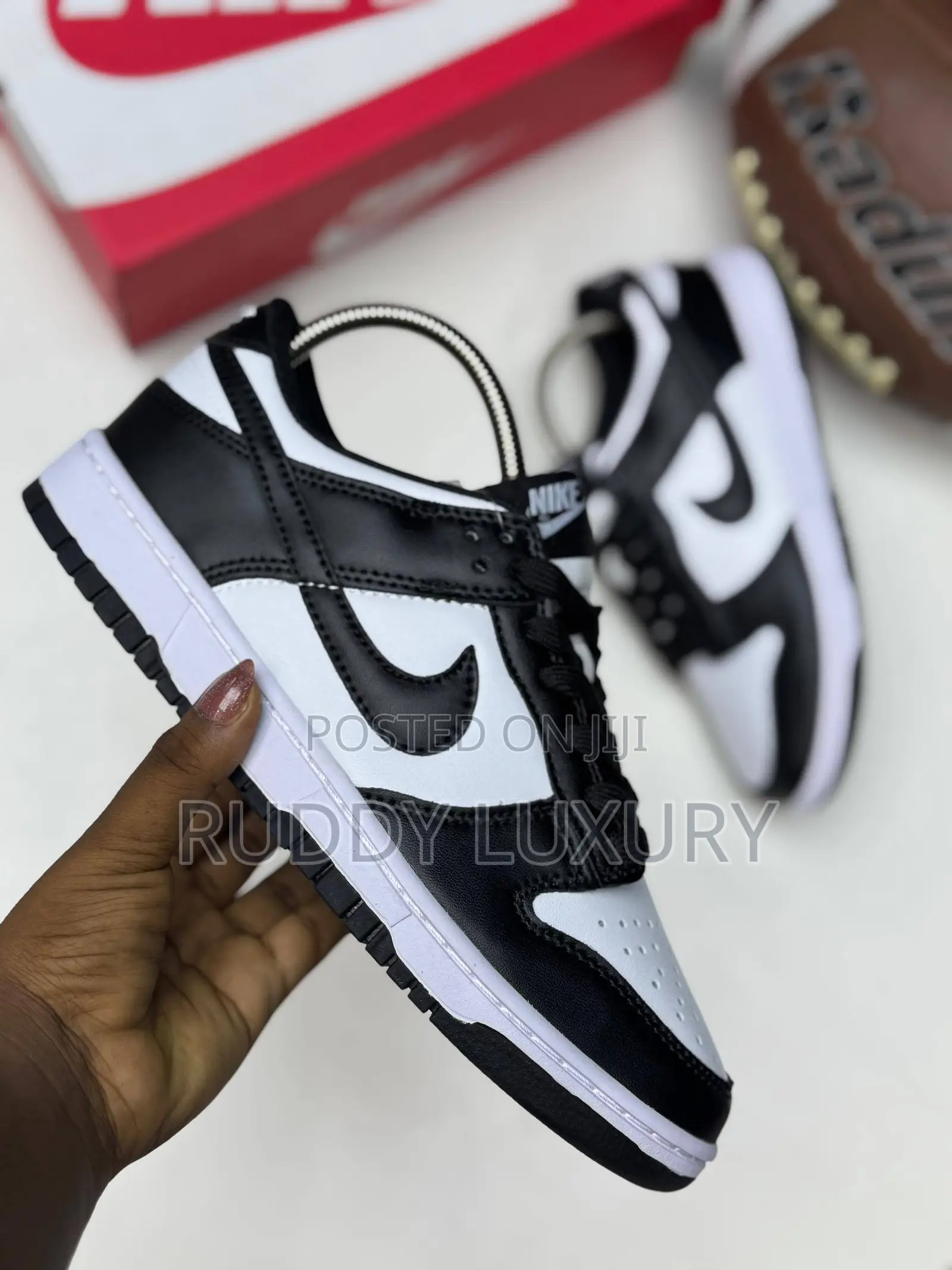 Nike Sb Dunk Low Pro Panda /Buy One Get a Free Sock