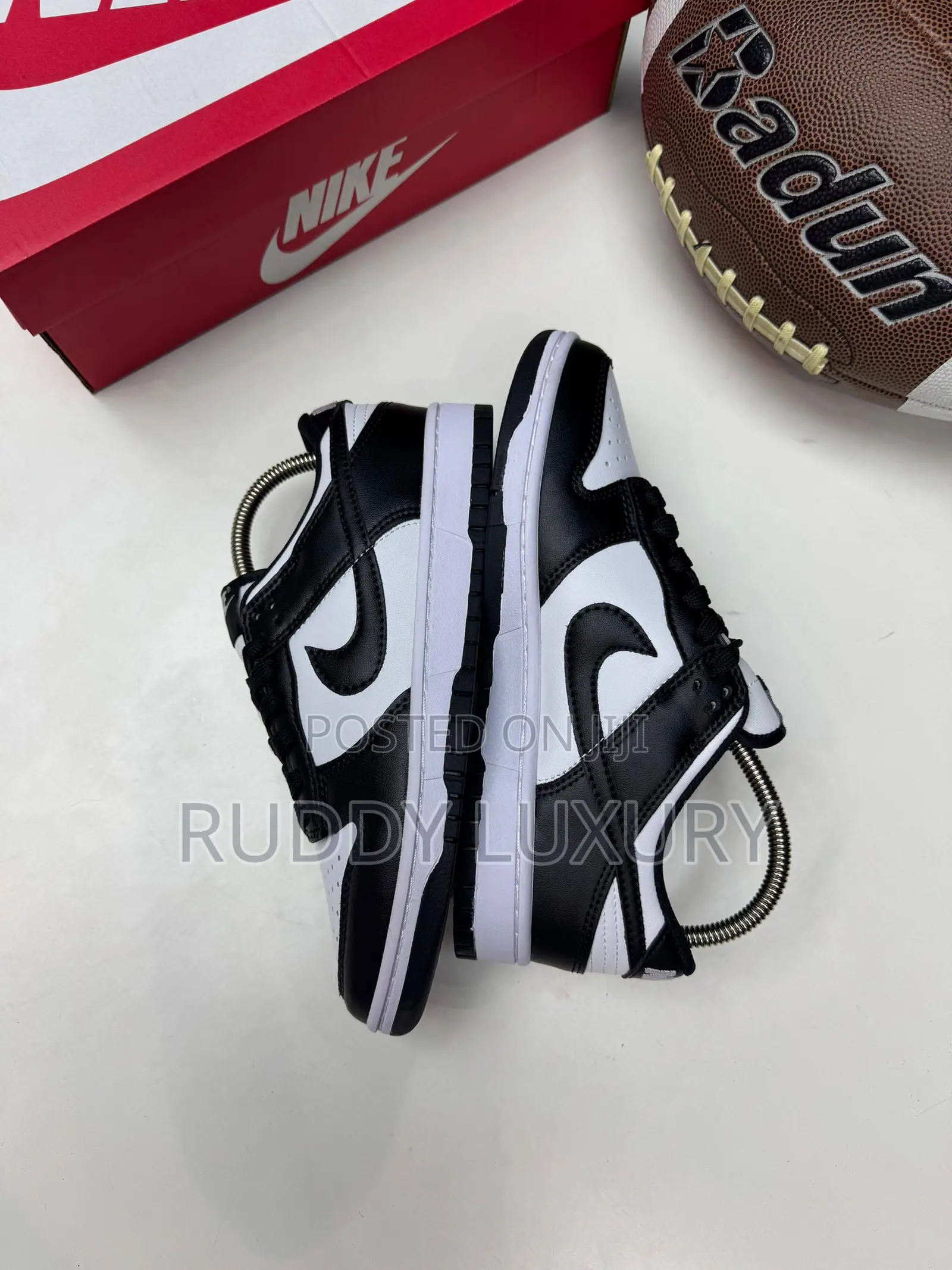 Nike Sb Dunk Low Pro Panda /Buy One Get a Free Sock