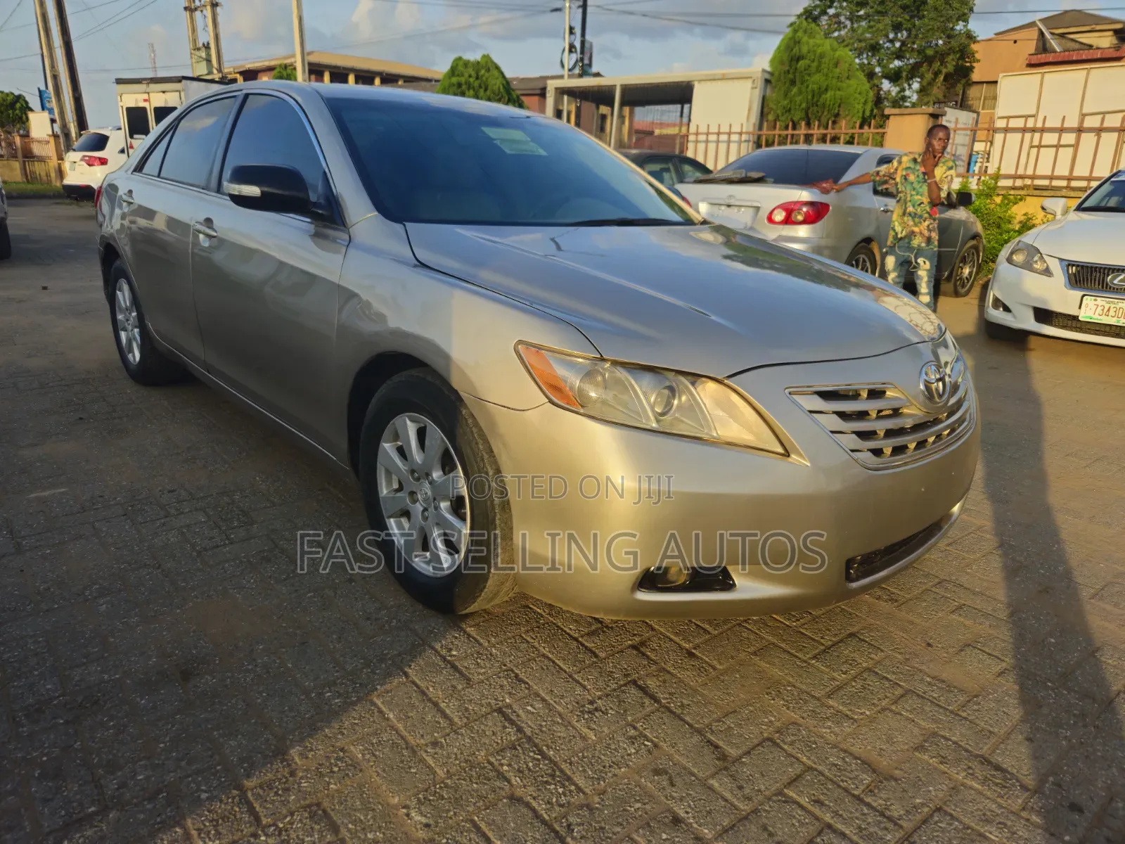 Toyota Camry XLE V6 4dr Sedan (3.5L 6cyl 6AM) 2007 Gold