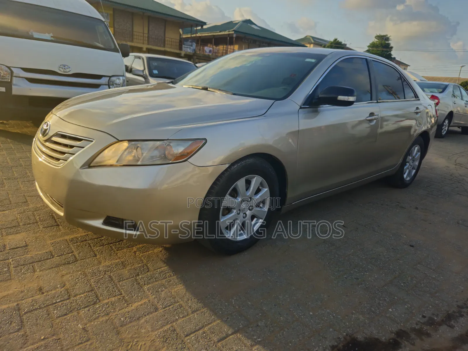 Toyota Camry XLE V6 4dr Sedan (3.5L 6cyl 6AM) 2007 Gold
