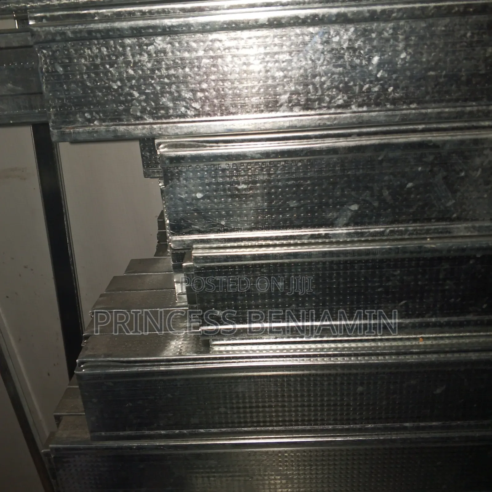 Gavinize Frame Stud