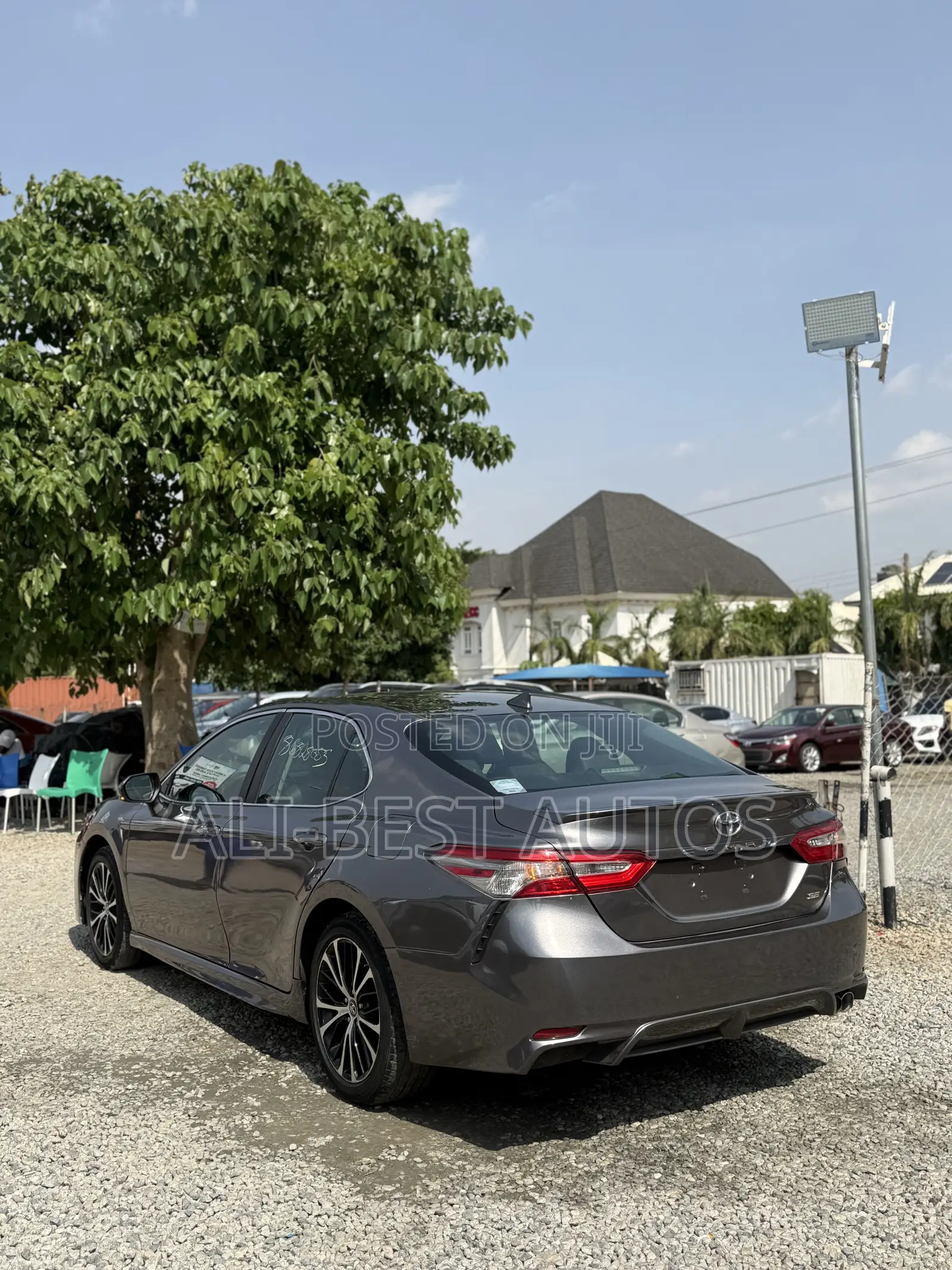 Toyota Camry SE (2.5L 4cyl 8A) 2019 Gray