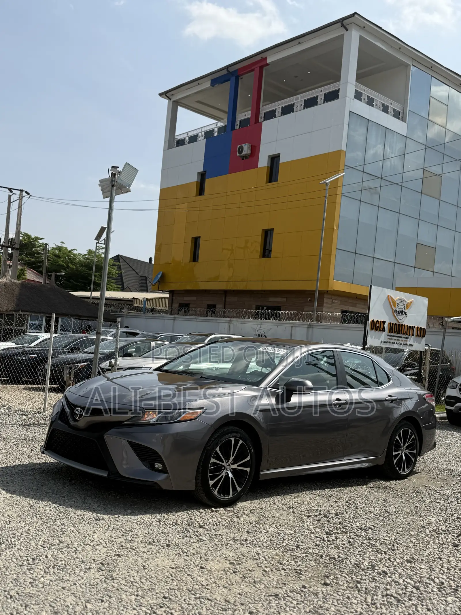 Toyota Camry SE (2.5L 4cyl 8A) 2019 Gray
