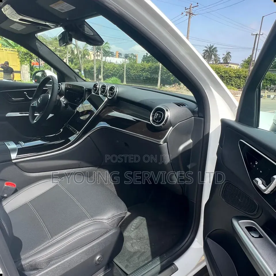 Mercedes-Benz GLC-Class GLC 300 2025 White